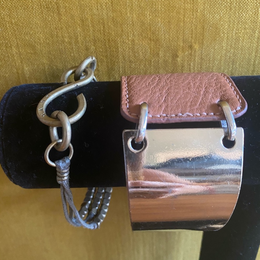 Bracelets - Picture 3 of 4